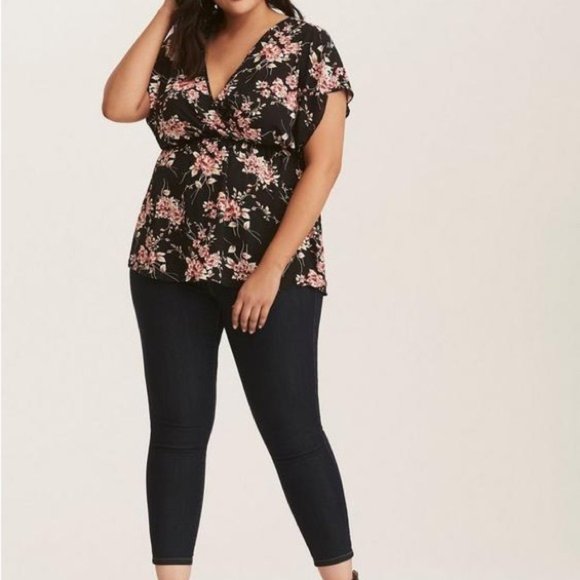 NWOT Women’s Torrid Black Floral Babydoll Georgette Surplice Top 2 2X 2XL XXL - Picture 3 of 11